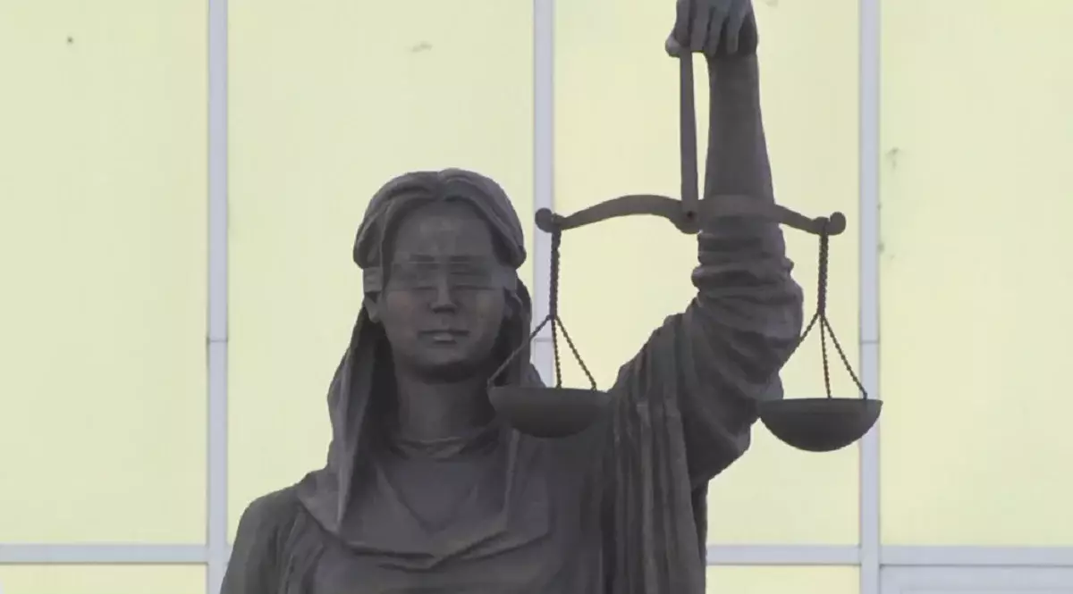 Күйеуін қорғамақ болған: Абай облысында кісі өліміне себепкер болған әйел ақталып шықты