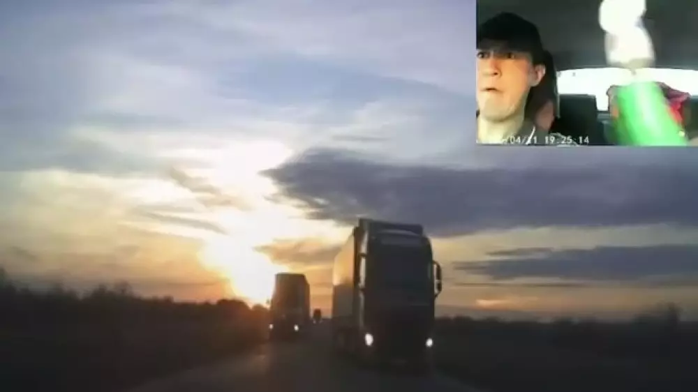 “Бояться не было времени“ - актюбинец хладнокровно избежал страшного ДТП и стал звездой соцсетей