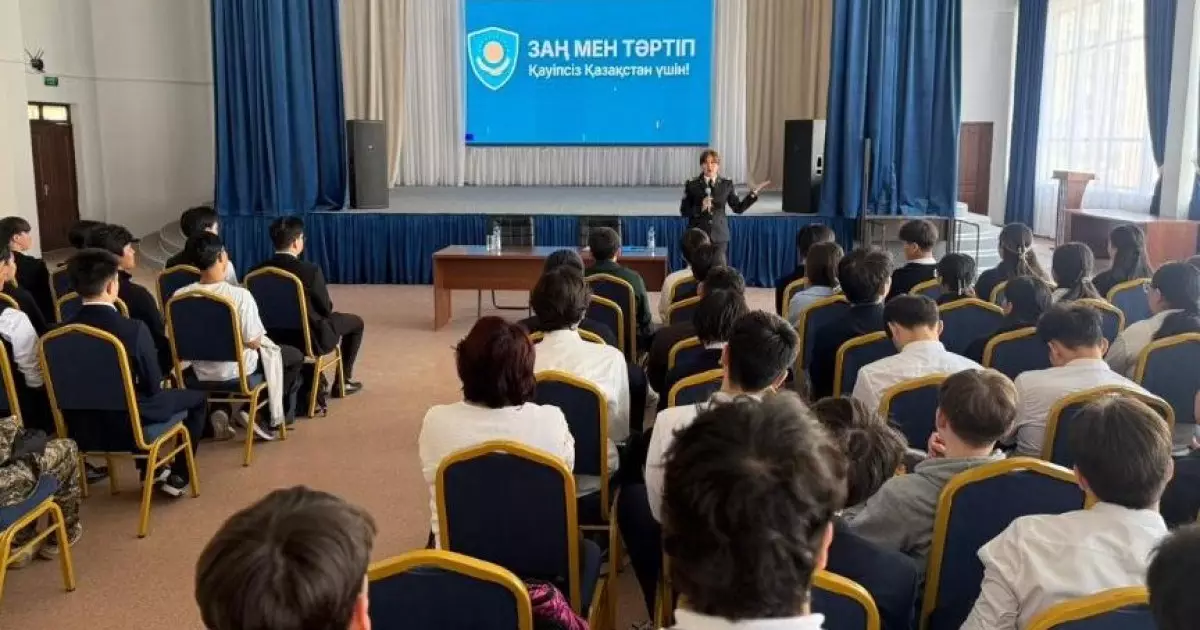  «Заң мен тәртіп»: елордалық оқушыларға цифрлық қауіпсіздік бойынша лекция өтті 