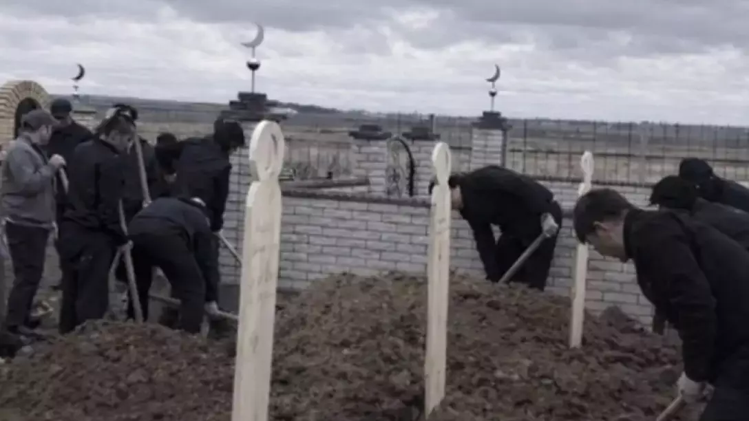 «Анасы үш баласының қазасынан бейхабар»: Астанадағы өрт құрбандары жер қойнына тапсырылды