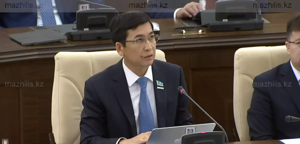 Аймағамбетов ғылымды дамытуға бағытталған заң жобасын таныстырды
