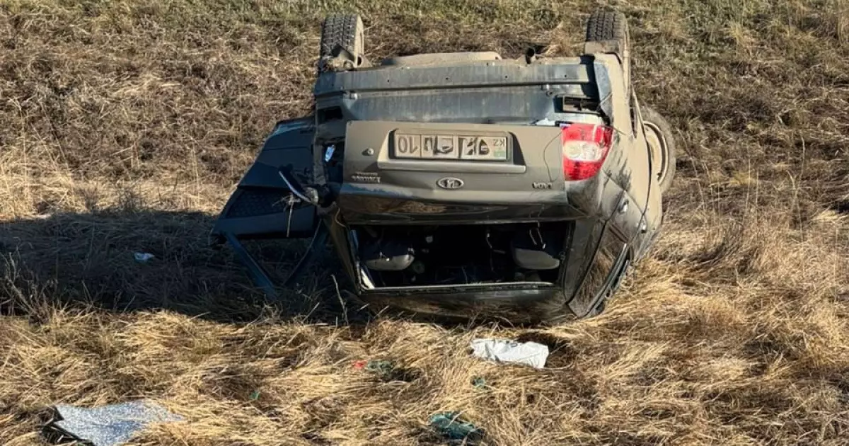   Қостанайда 18 жастағы көлік жүргізушісі мінген автокөлік аударылып түсті   