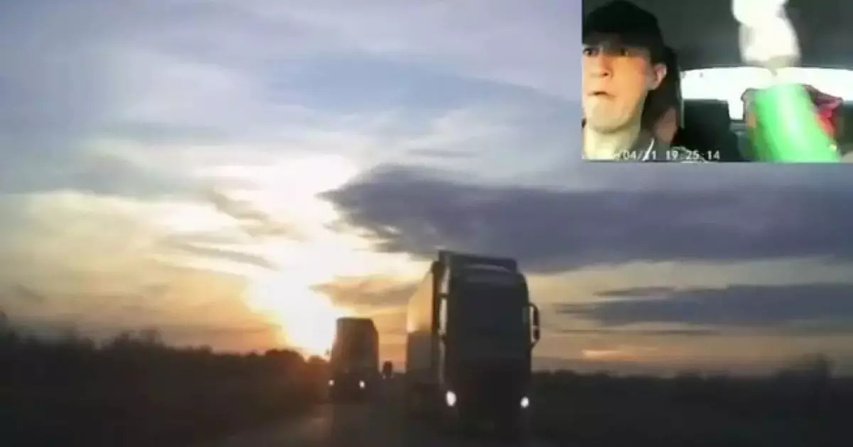 Водитель стал звездой соцсетей, хладнокровно избежав страшное ДТП 
