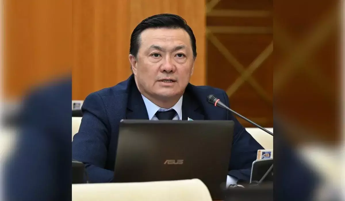 «Арзан атаққа ұмтылатындар көбейді»: Ерболат Сатыбалды мемлекеттік емес марапаттарды заңмен реттеуді ұсынды