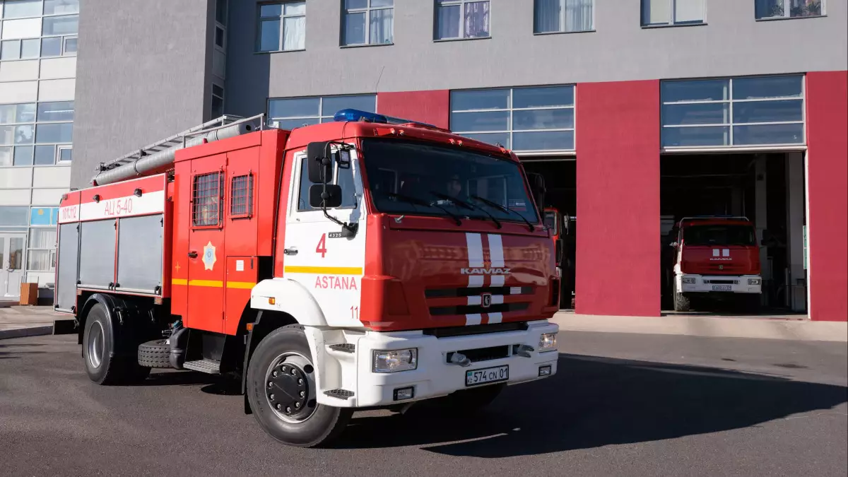 Пожарным хотят разрешить ломать шлагбаумы и машины в Казахстане