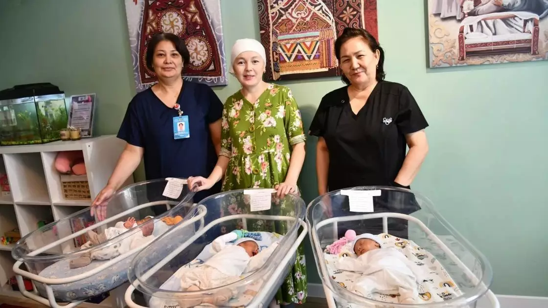 Айхан, Ерхан, Рамазан: Атырауда үшем дүниеге келді