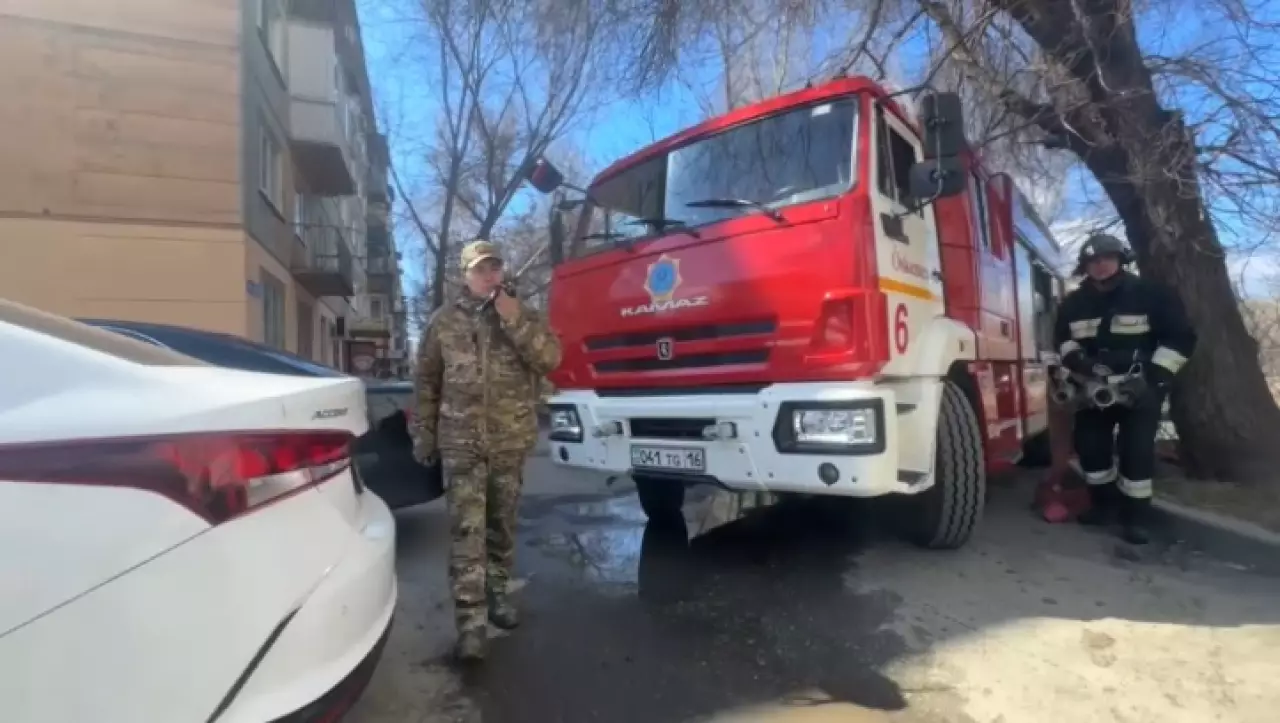 Устькаменогорцев штрафуют за неправильную парковку во дворах