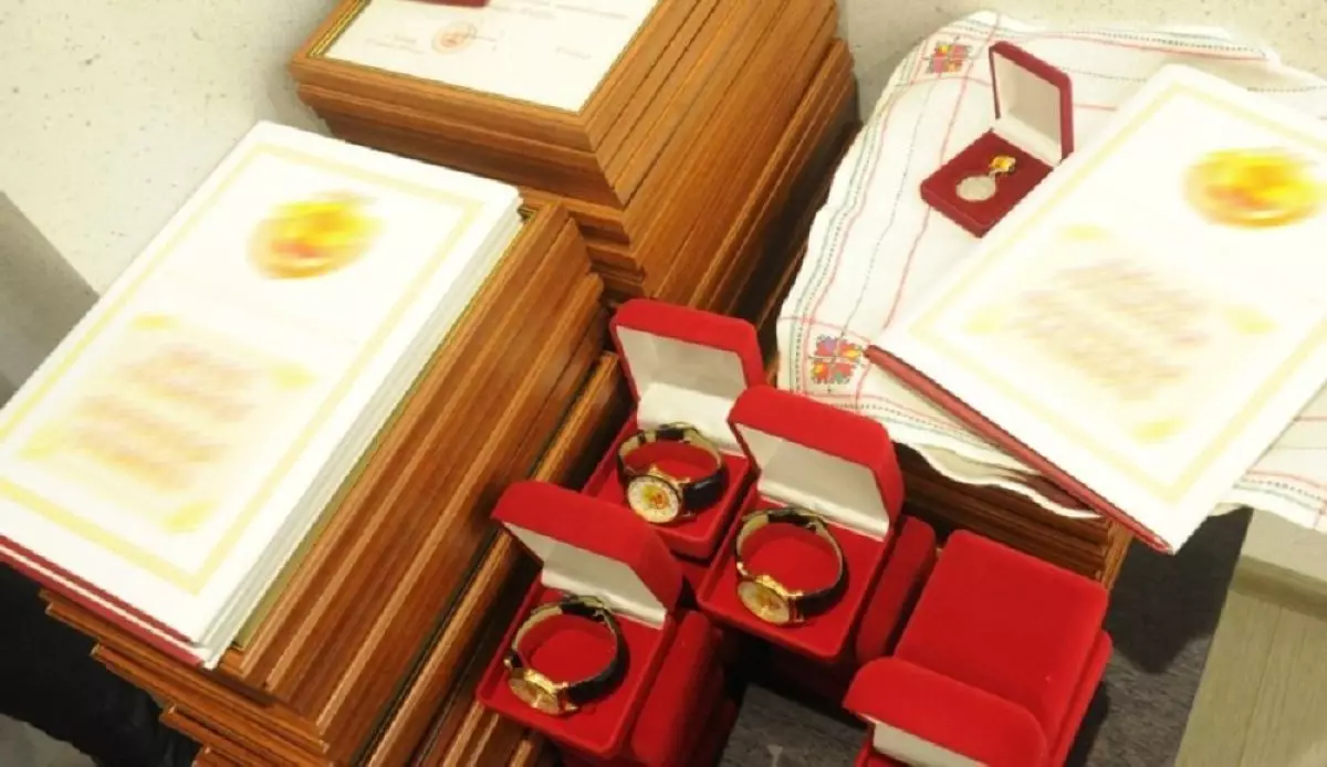 "Үздік құда": Мемлекет мінберінен мейрамханаға дейін тараған марапат