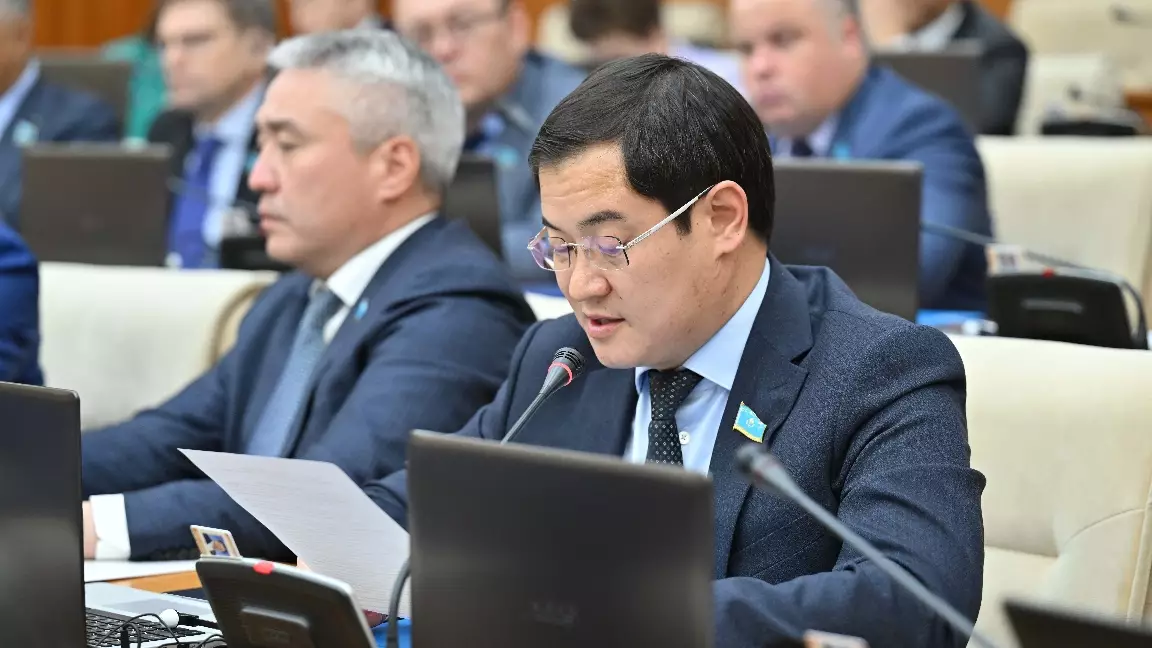 Арнайы жолақты жапқандарға қатаң жаза керек – Құспеков