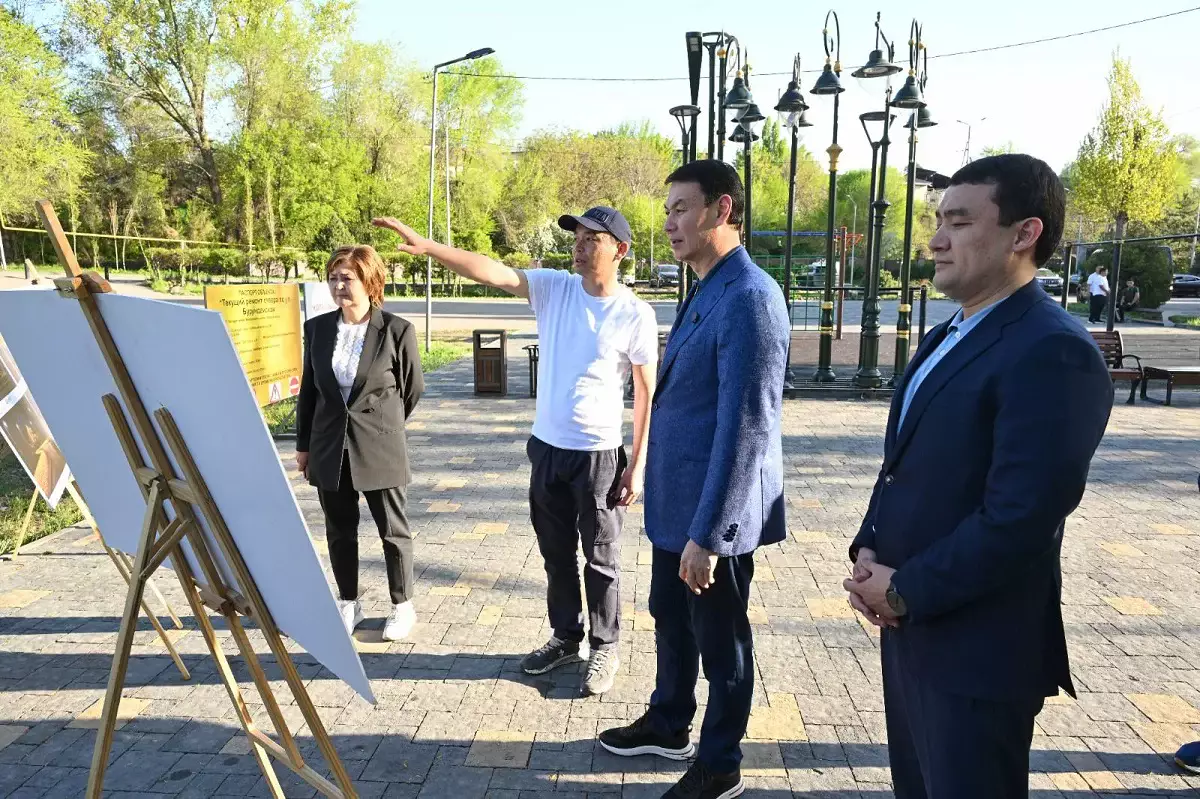 Алматы әкімі Жетісу ауданындағы көріктендіру жобаларымен танысты