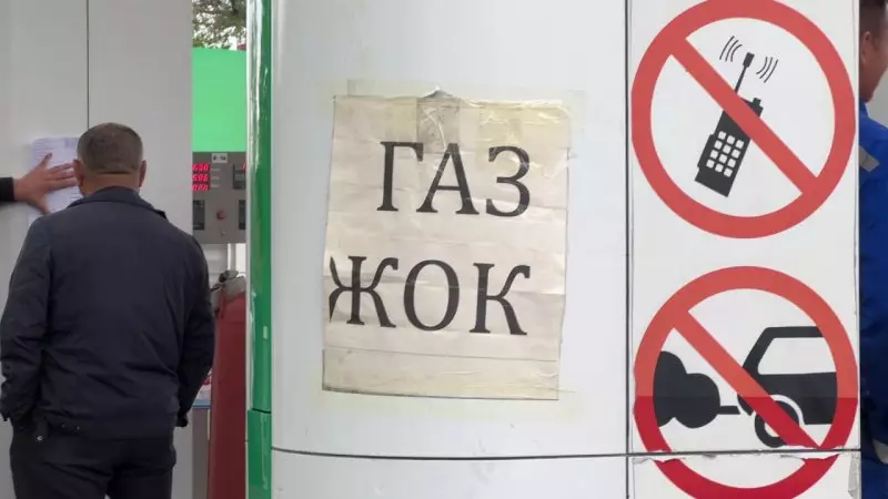 Адский коллапс образовался на заправках в Шымкенте из-за нехватки газа