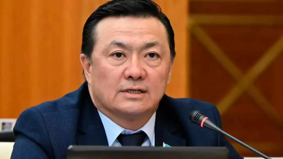 "Атақты 300 мың теңгеге сатып алады": Депутат жалған медальдар мен ордендерге қарсы шықты