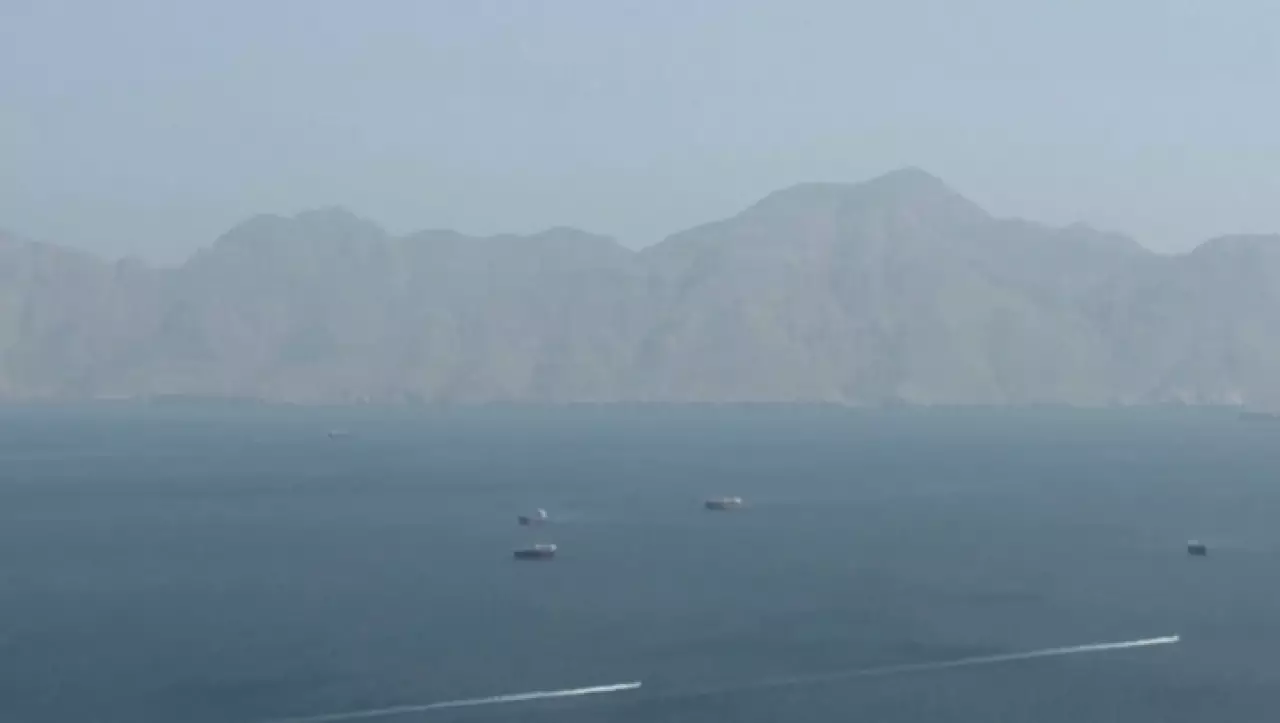 WSJ: через Ормуз прошло 20 судов за сутки