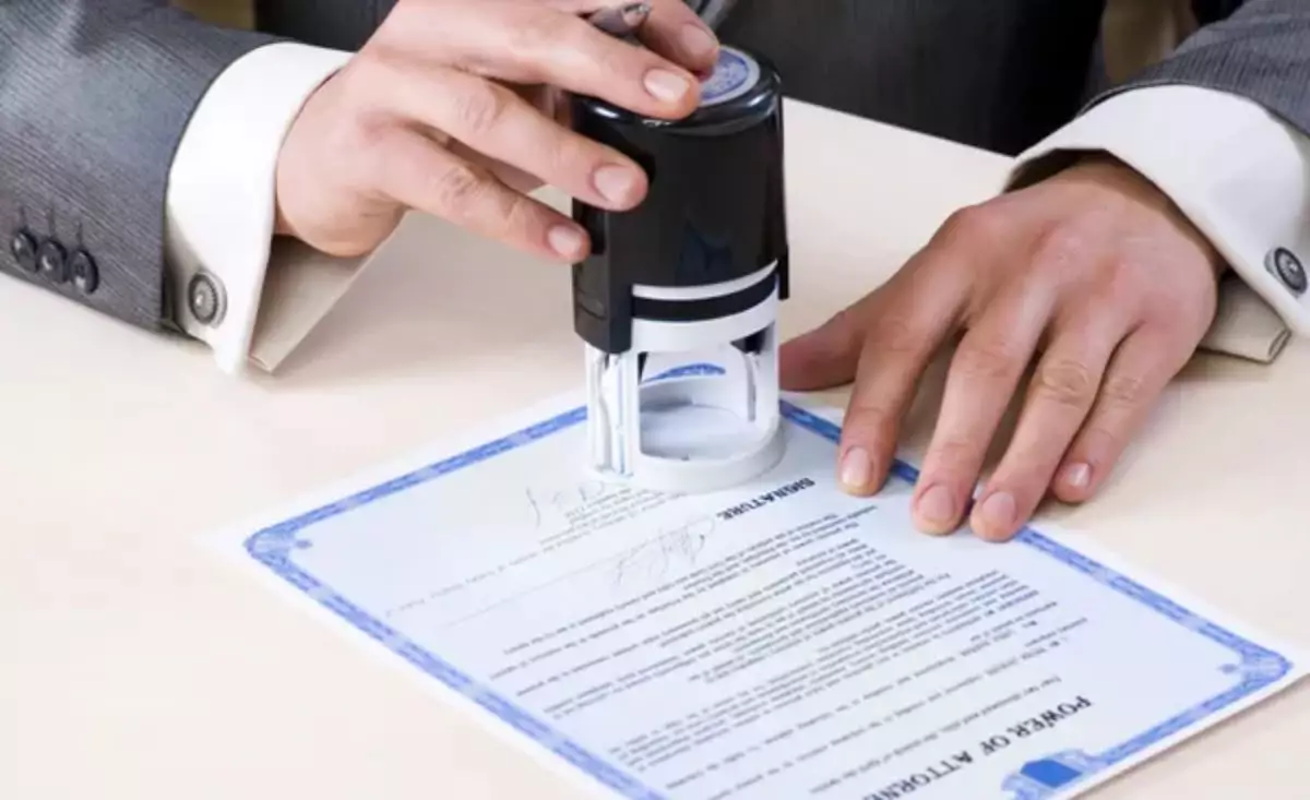 Қазақстандық ер адамға зейнетақы тағайындау кезінде еңбек кітапшасындағы мөрге байланысты 13 жылдық еңбек өтілі есепке алынбаған