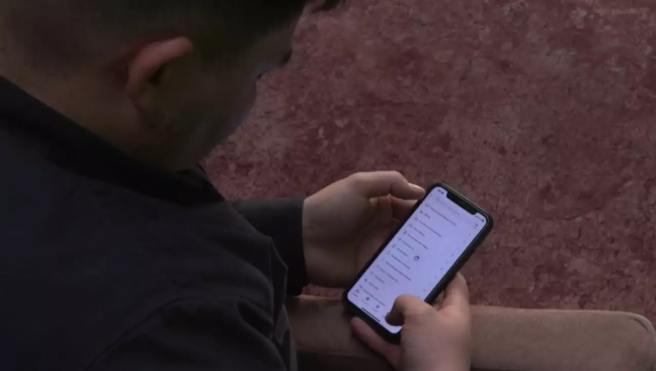 Налоговики начали проверять мобильные переводы казахстанцев