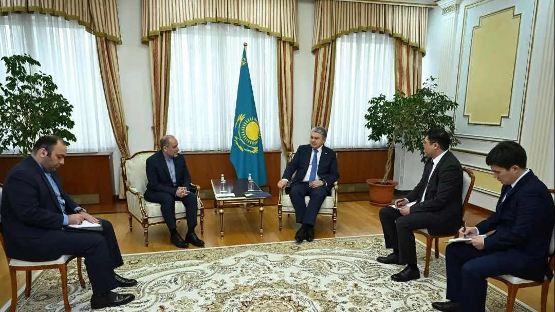 Глава МИД принял посла Ирана