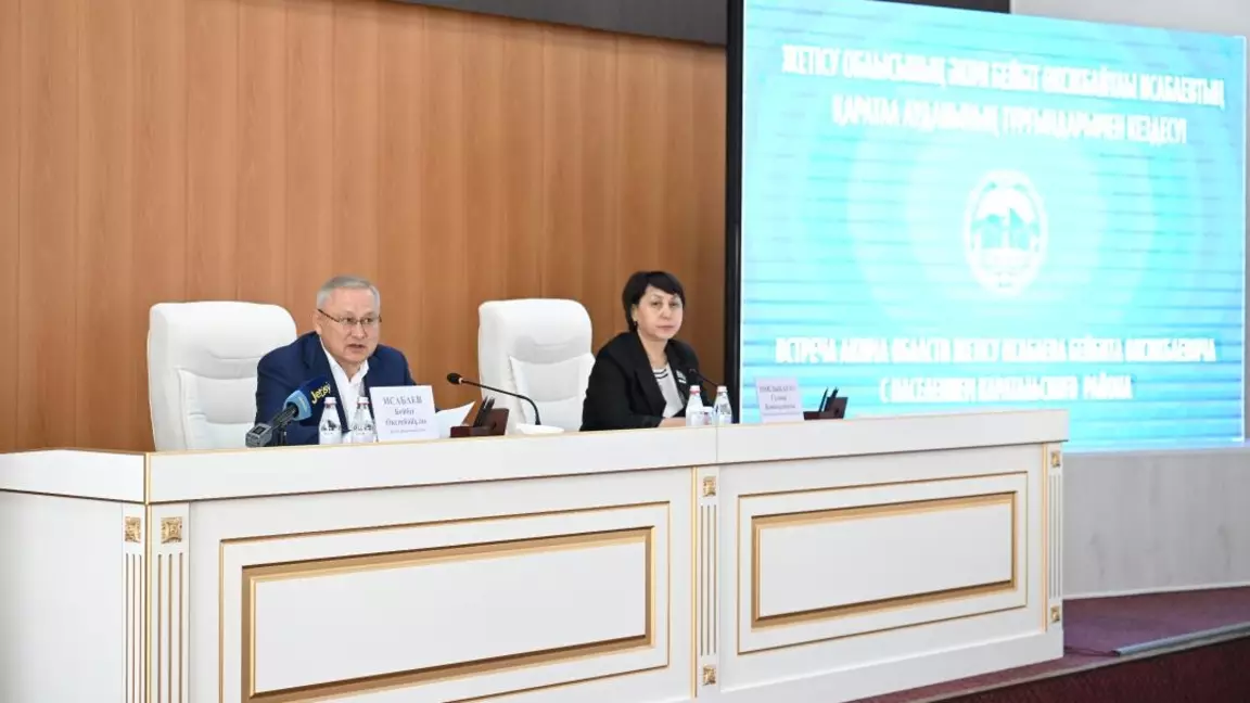Бейбіт Исабаев Қаратал ауданының тұрғындарымен кездесу өткізді
