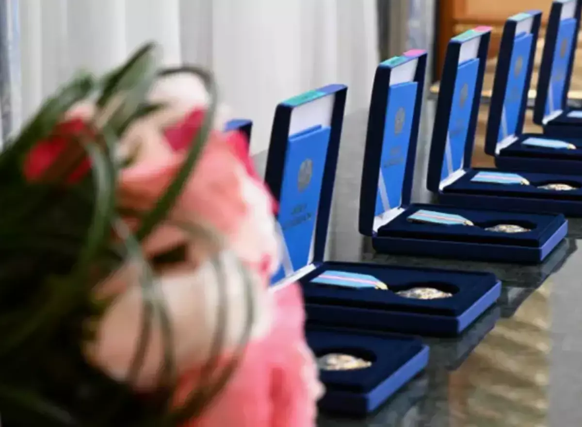 Медаль на тое дороже совести: в Казахстане требуют запретить клоунаду с вручением наград - новости на Lada.kz 15.04.2026