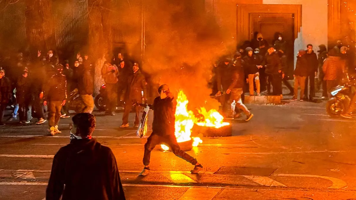 Иран казнит первую женщину-участницу протестов против режима.
