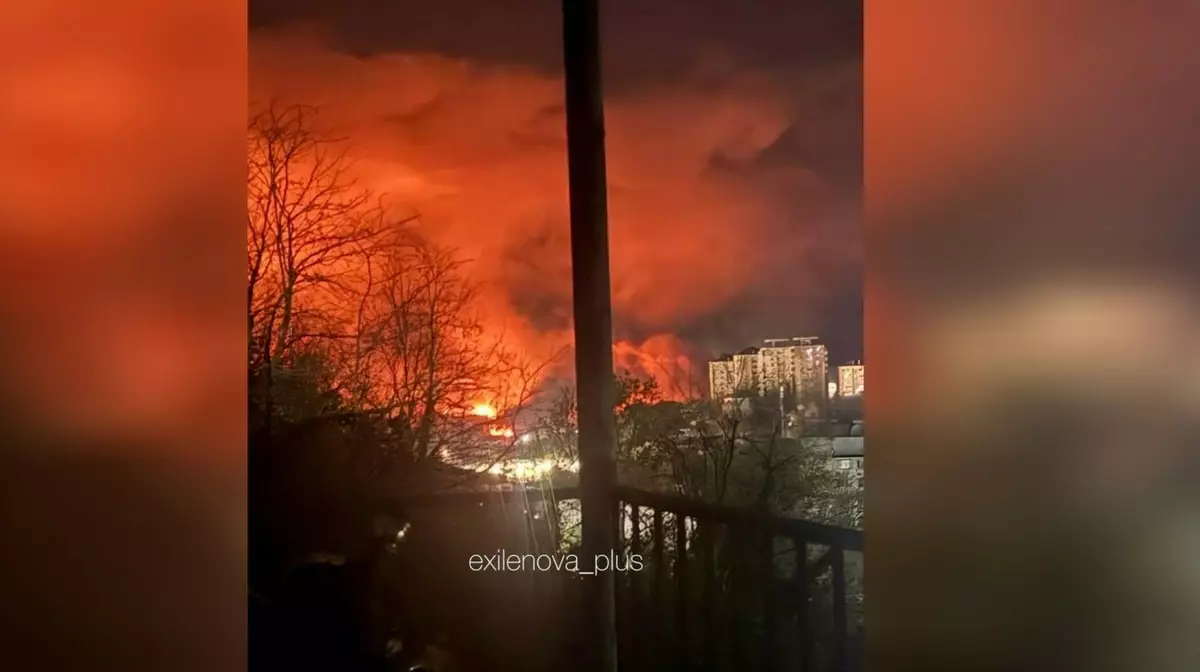 В Туапсе после атаки горит Туапсинский НПЗ