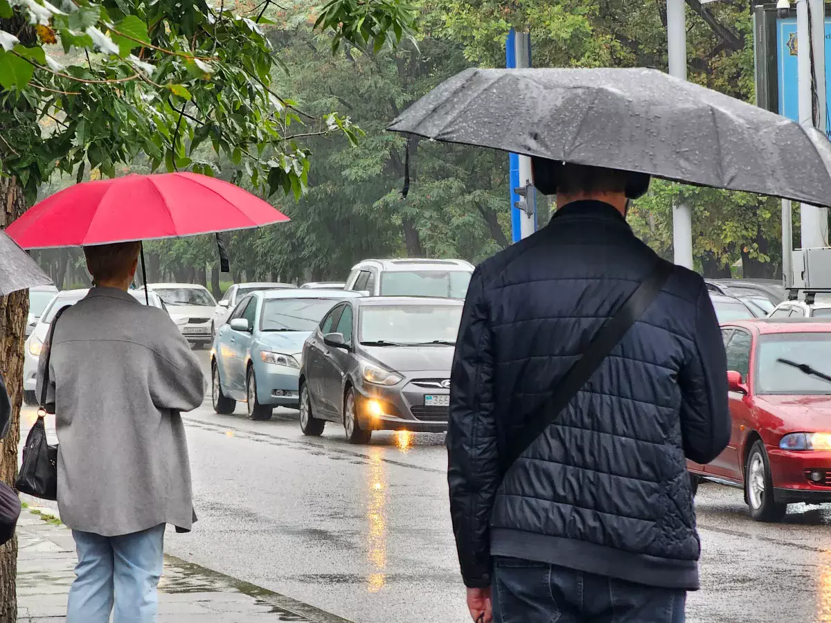 Алматының коммуналдық қызметі нөсер жаңбырға байланысты күшейтілген режимге көшті