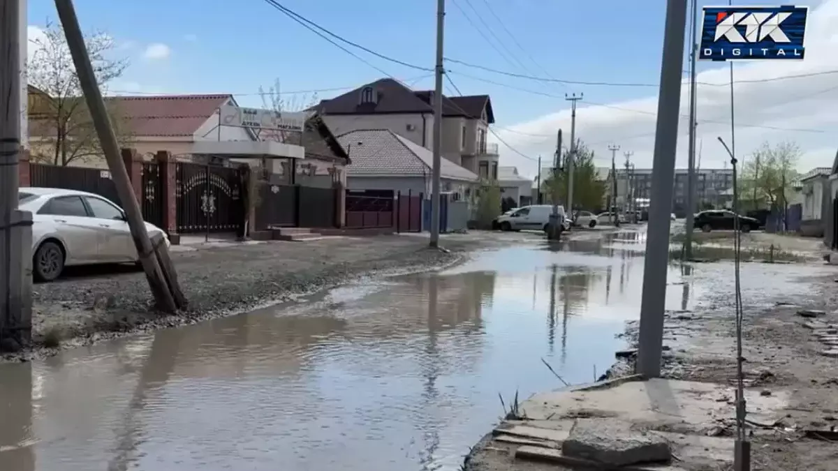 Атырауға қалыпты мөлшерден тыс жауын жауып, қаланы су басты