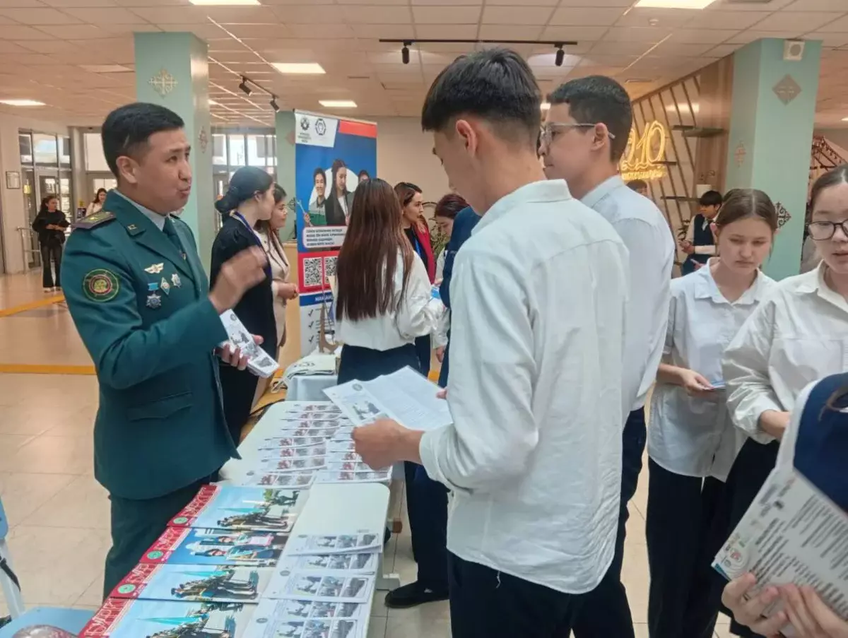 Алматыда кәсіби бағдар беруге арналған мамандықтар жәрмеңкесі өтті