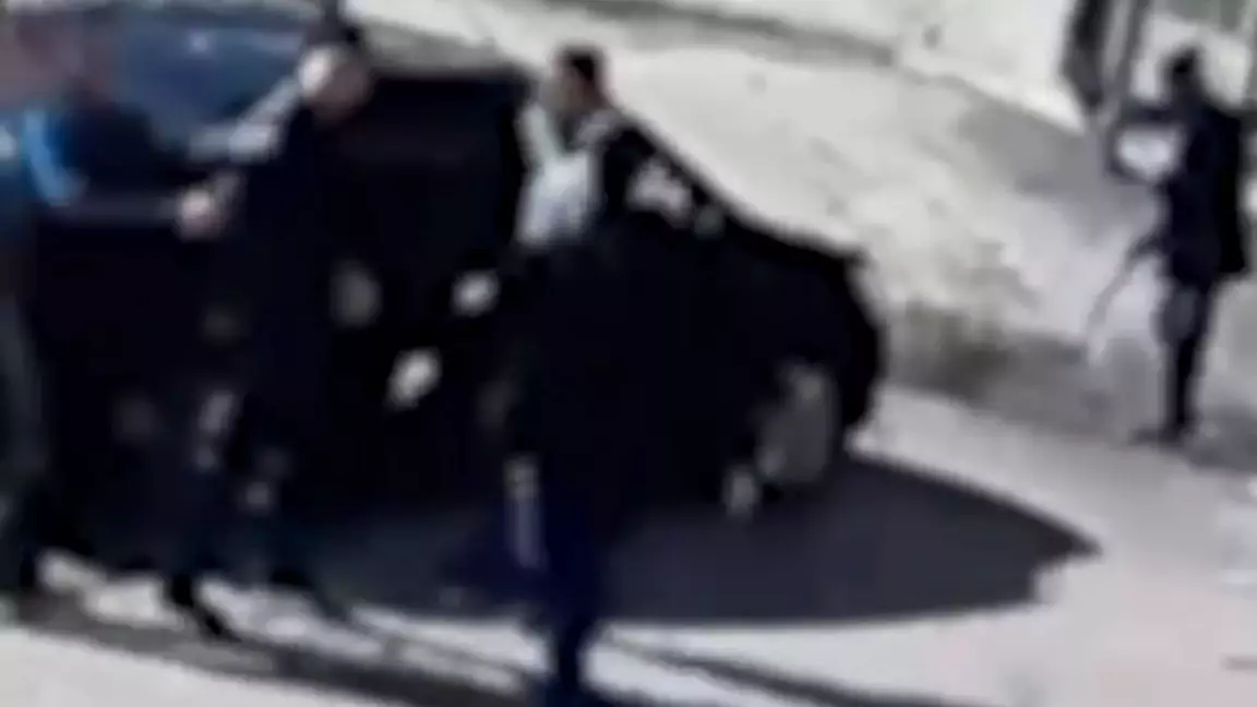 Астанада жасөспірім көлікпен мектепке заңсыз кіріп, төбелес шығарған