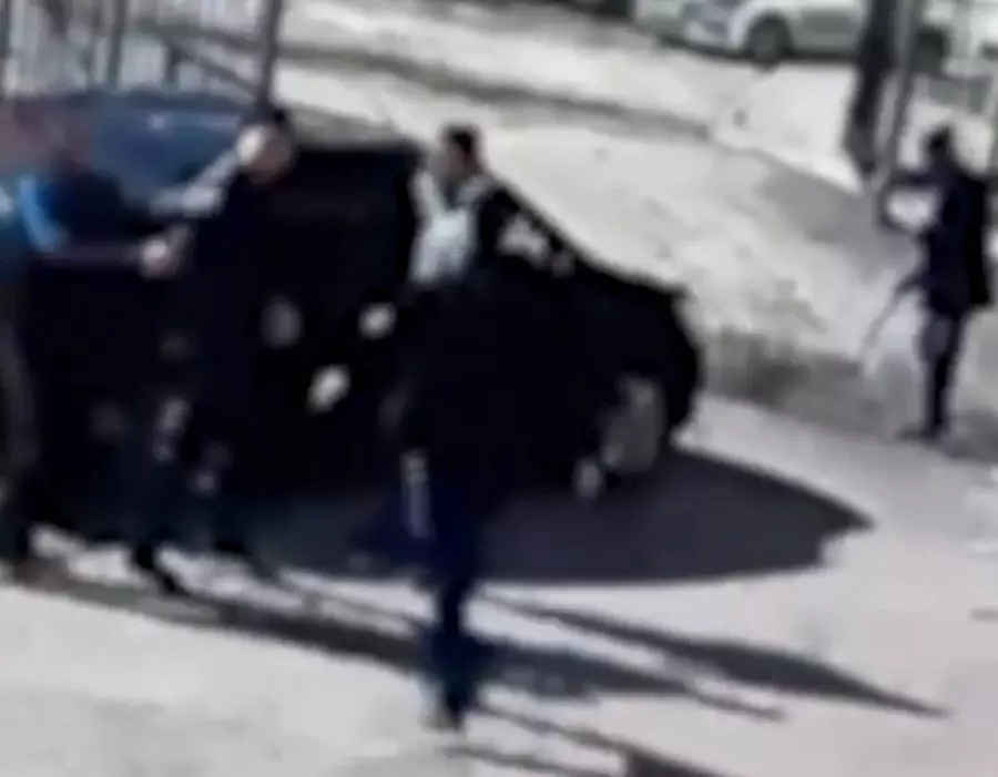 Астанада жасөспірім мектеп аумағына көлікпен заңсыз кіріп, төбелес шығарған