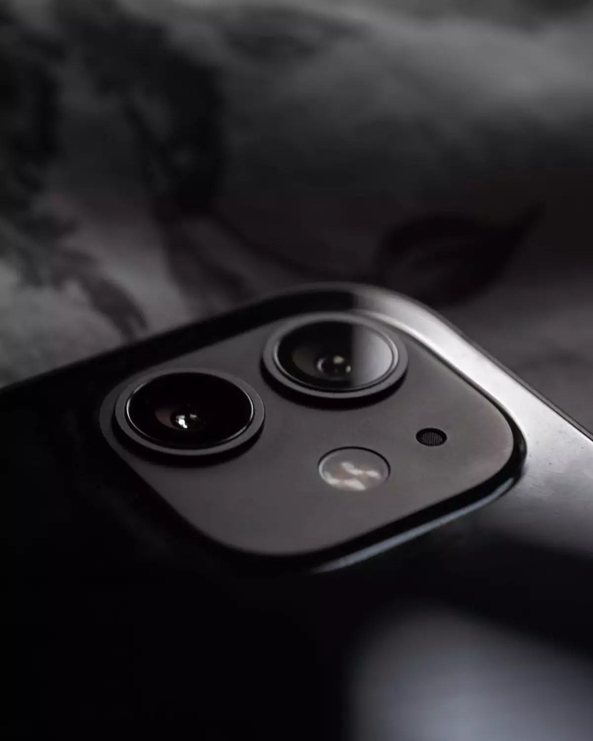 IPhone бұғатталып тұрса да, ақша шешіп алуға болатын әдіс бар — Мамандар