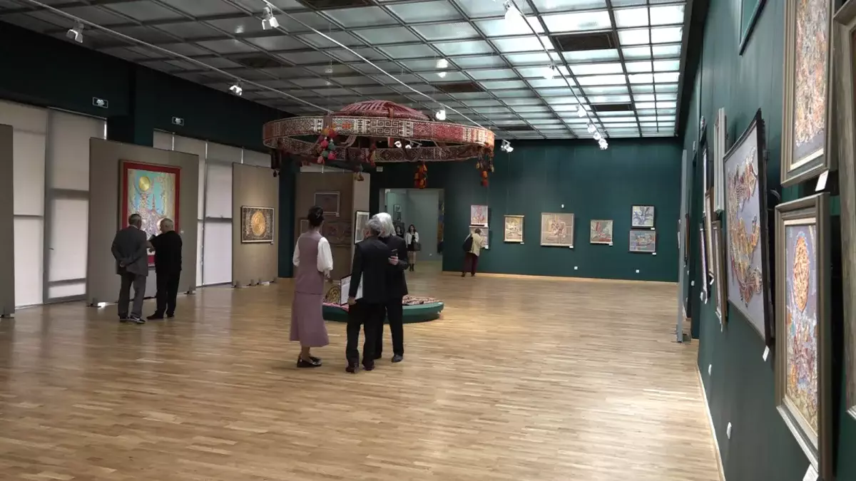 Жады: Алматыда ұмыт қалған өнерді түлеткен суретшілер көрмесі ашылды