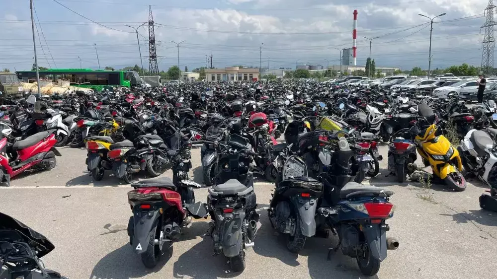 Мыңдаған мопед және жаңа куәліктер: Қазақстандағы мототранспорт саласында не өзгерді?