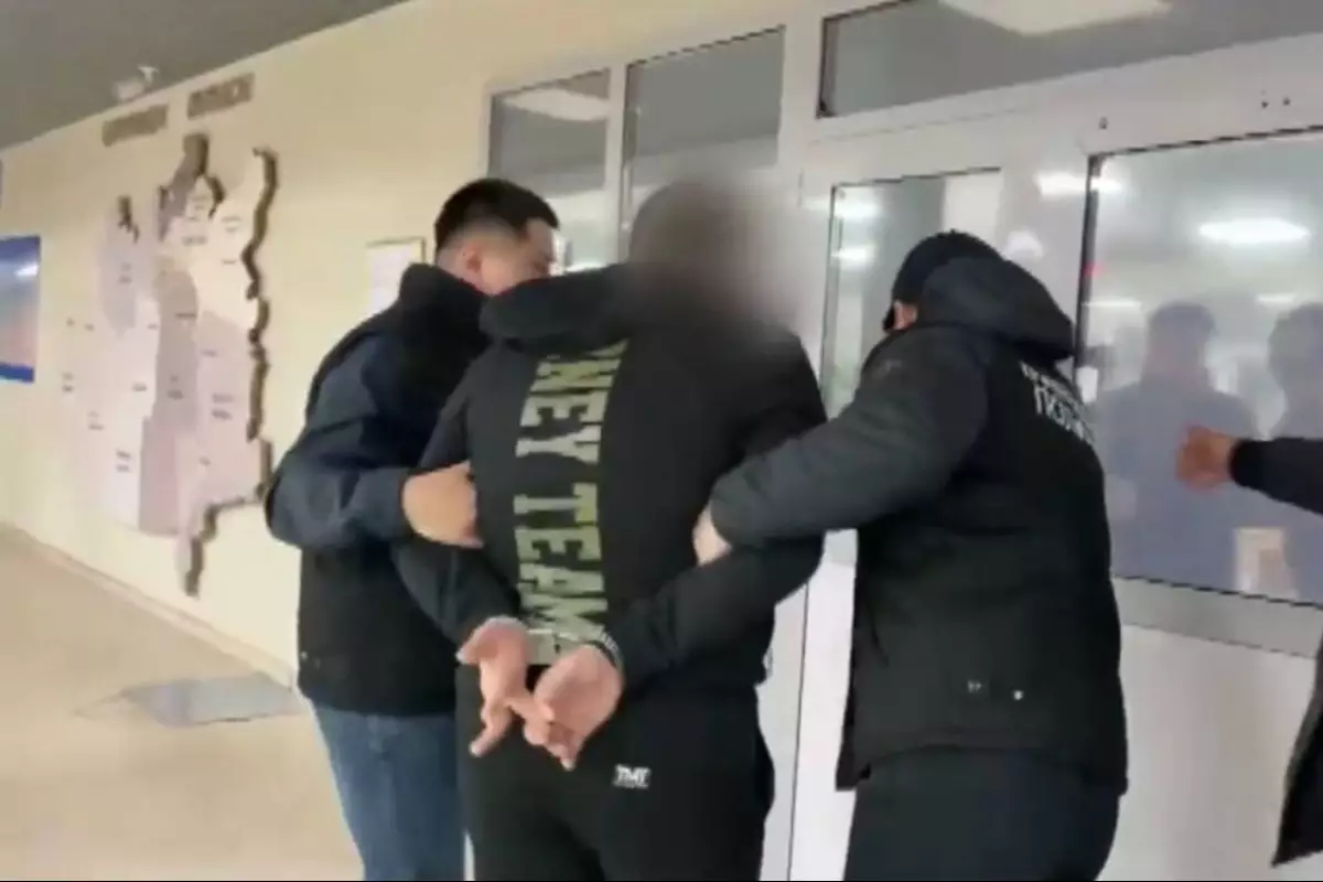 Искали 5 лет: полиция обнаружила тайник с «беглым» преступником в частном доме Караганды