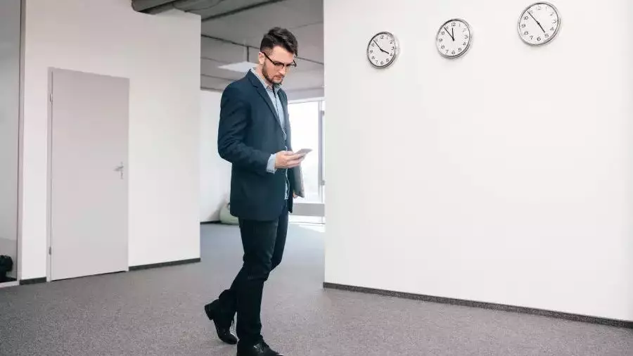 Жұмысқа кешіккендерге жаза бар ма? Заң не дейді