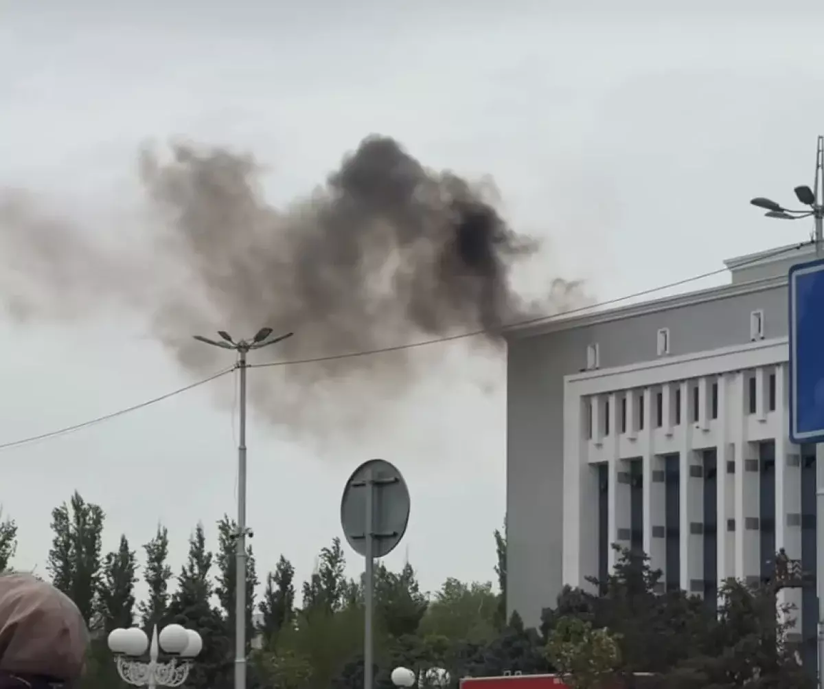 «Горящий» акимат Тараза напугал казахстанцев: что происходит на самом деле