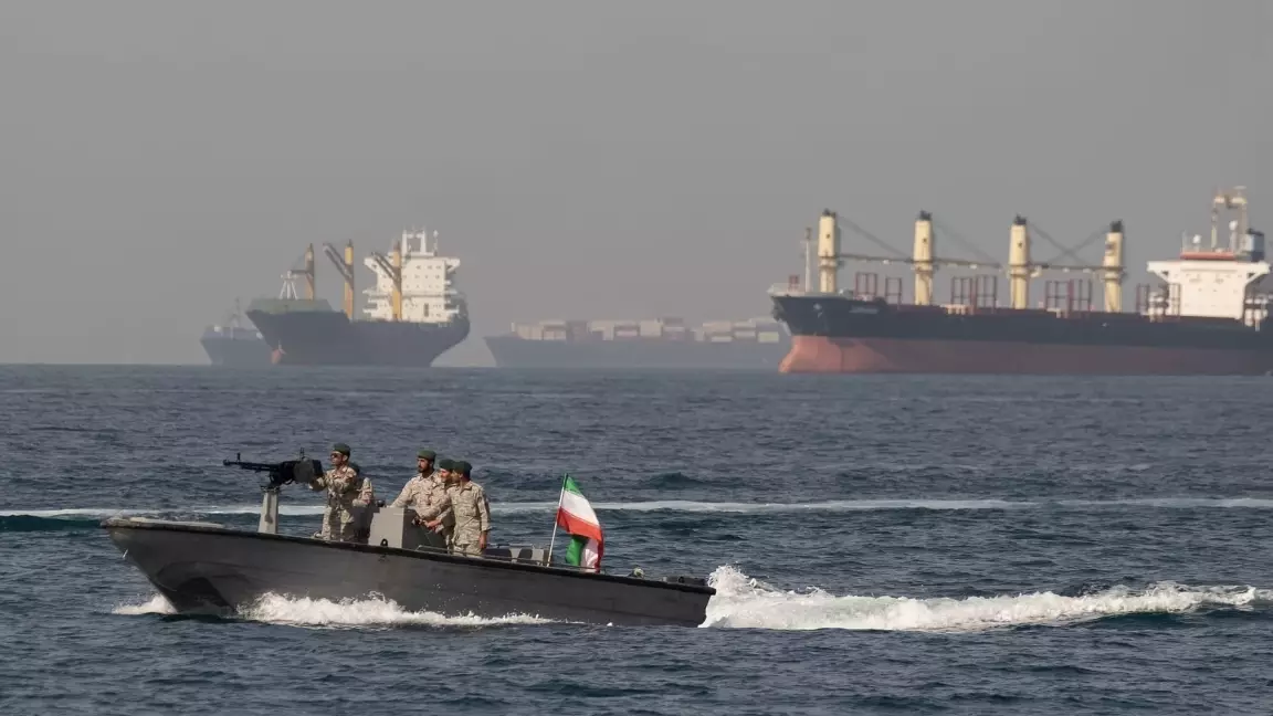 Иран Ормуз бұғазын ашты — Reuters