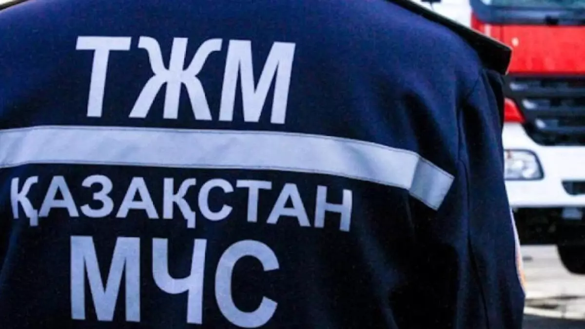 В Астане горят контейнеры и склад