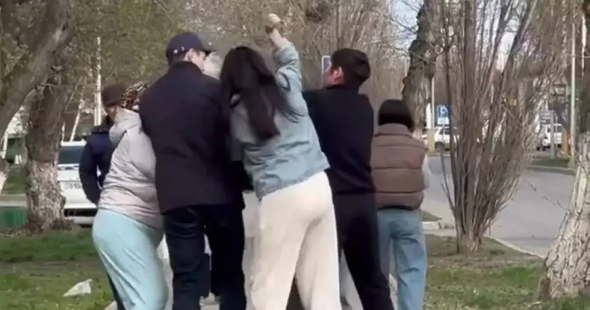  Возмутившая матерей детей с аутизмом блогерша устроила драку в Костанае 