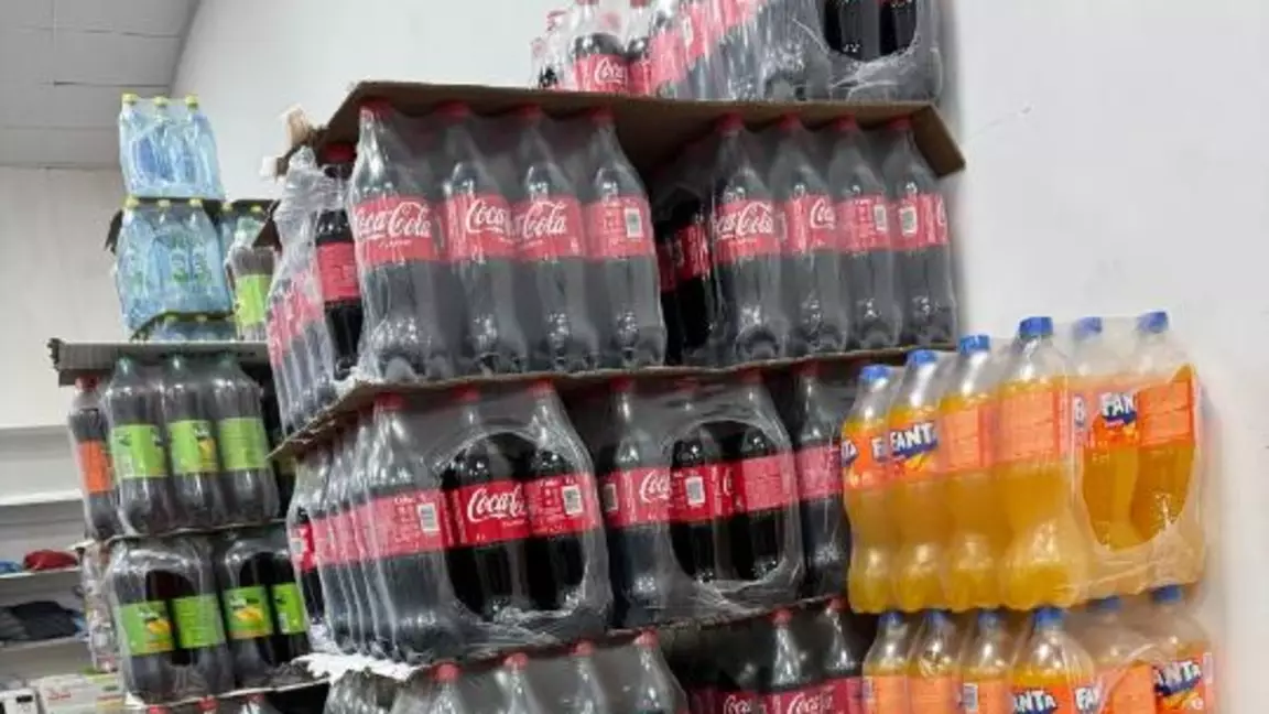 Шымкент базарларында Coca-Cola-ның атын жамылып қолдан жасалған сусындар сатылған
