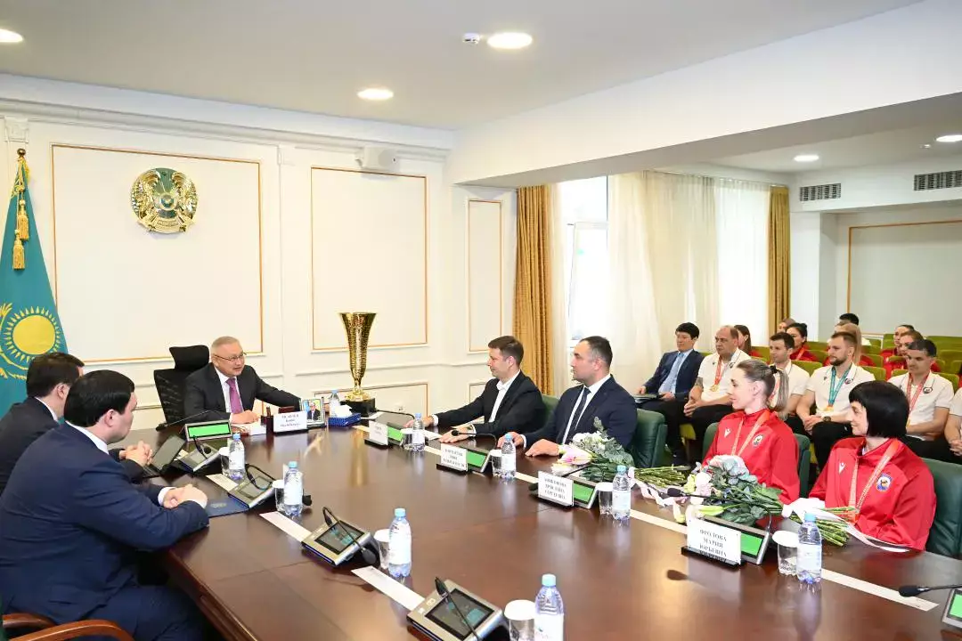 Бейбіт Исабаев елдің он дүркін чемпионы «Жетісу» волейбол командасының ойыншыларын қабылдады