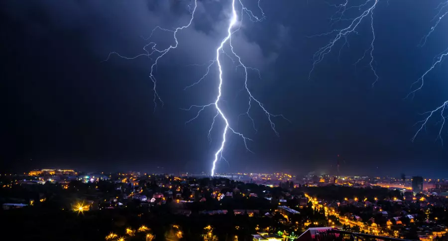 Терезелерді жауып, үйде болыңыздар: Алматы тұрғындарынан сақ болу сұралды