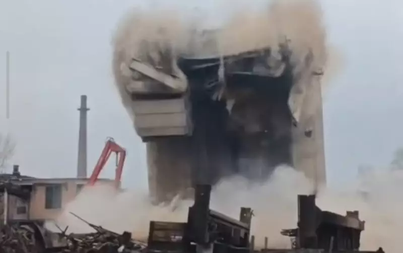 Здание крупного завода обрушилось на востоке Казахстана