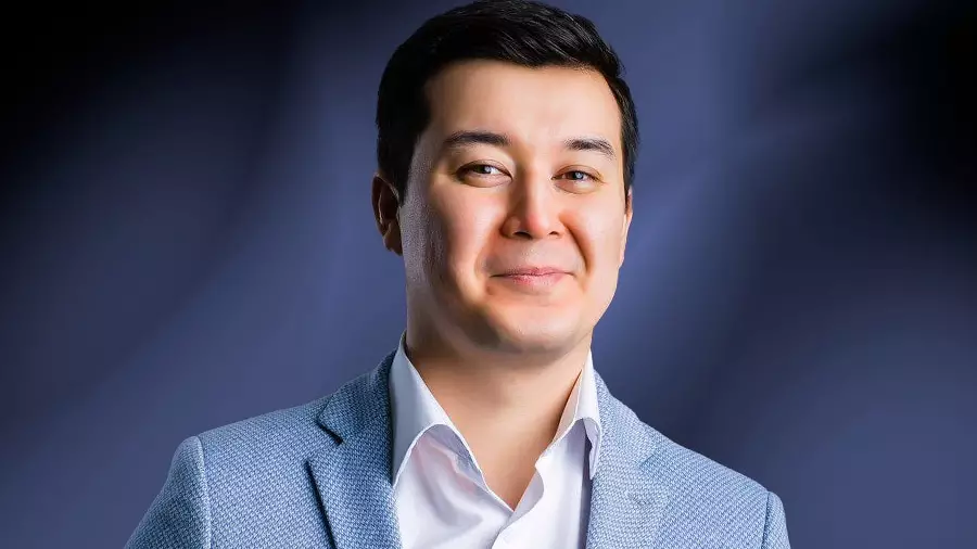 "Енді мұнда сирек көрінемін...Сіздер де күтініңіздер". Қазақстанға белгілі  шоумен Ғалым Қалиақбаров дертіне байланысты мәлімдеме жасады