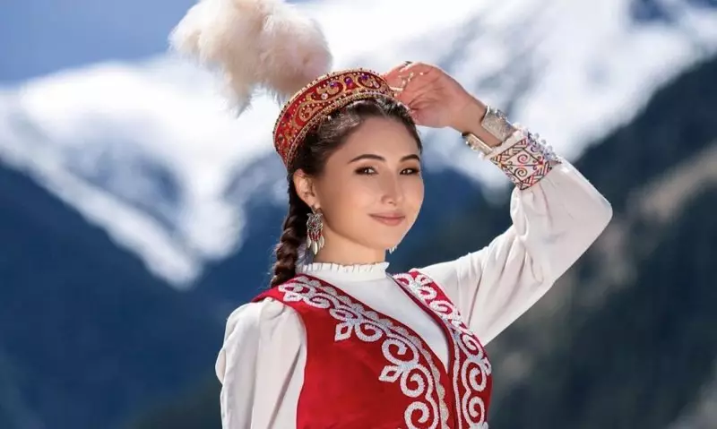 Казахская мода восхитила парижан