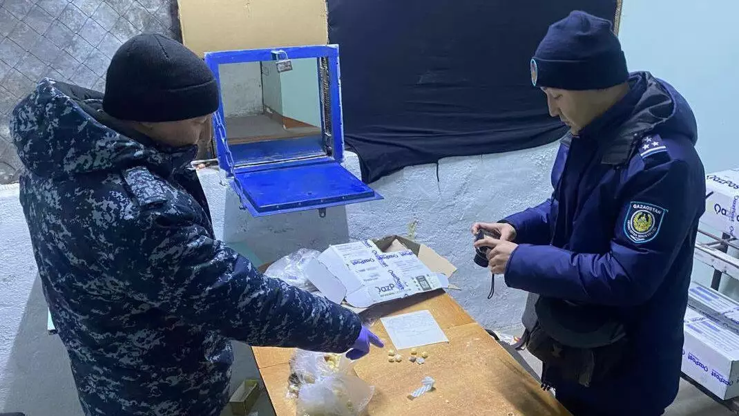 Наркотики в карамели пытались передать заключенному в СКО