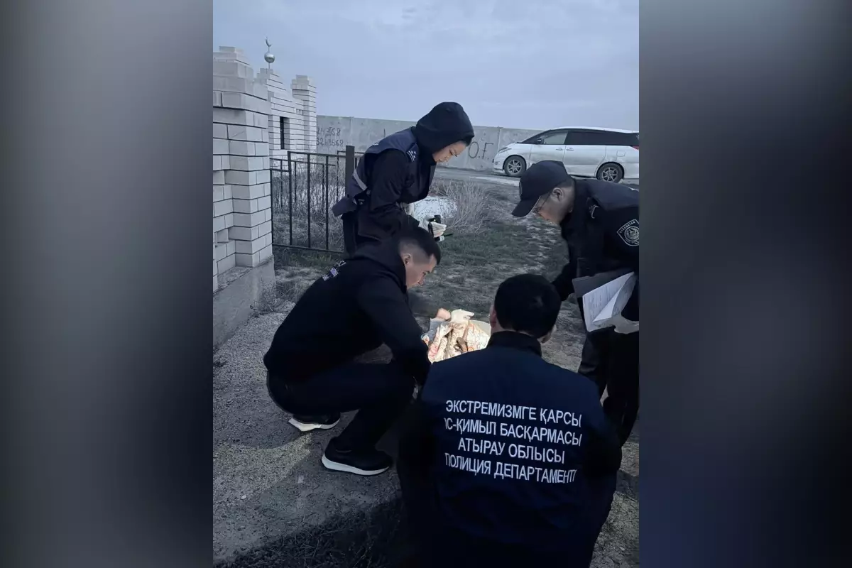 Ружьё и патроны обнаружили в могиле в Атырау