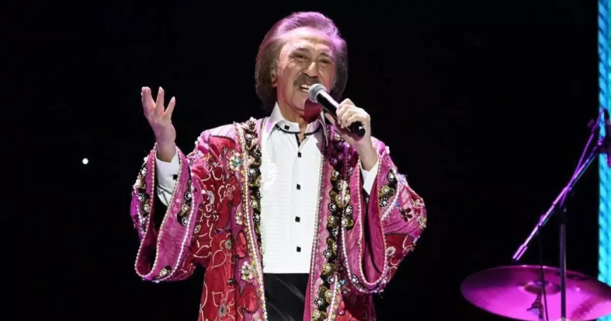   Президент «Ялла» ансамблінің көркемдік жетекшісі Фаррух Закировті құттықтады   