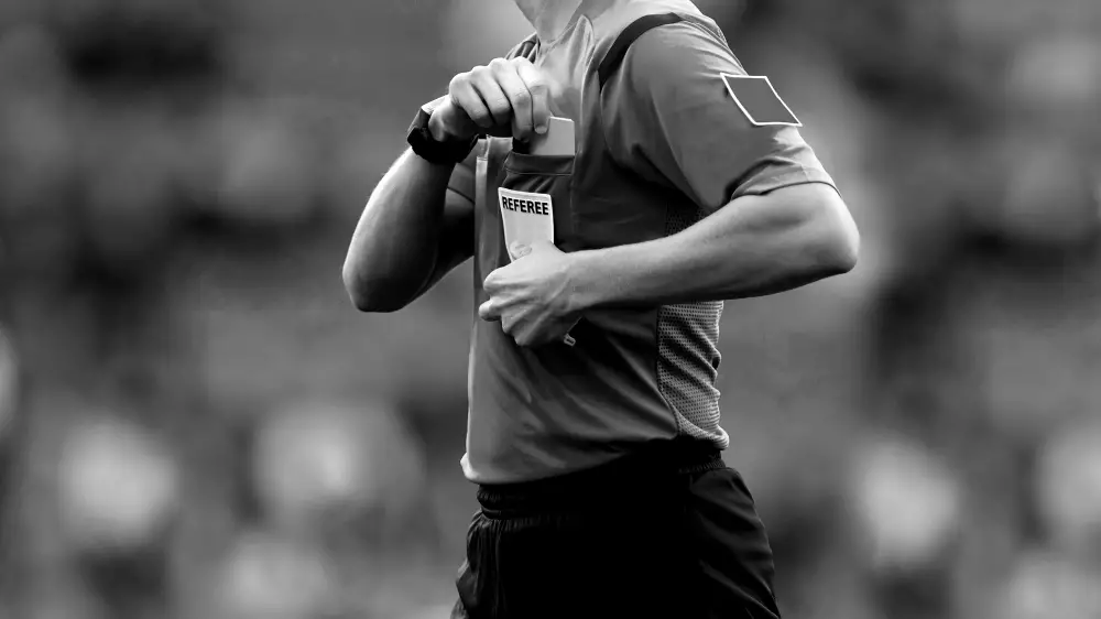 Футбольного судью убили на поле во время матча: ведется расследование