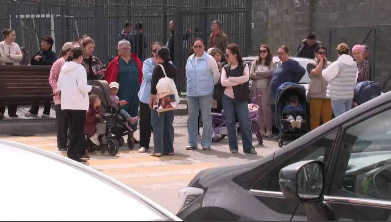 Алматыда Sensata city тұрғын үй кешенінің тұрғындары дауласып жатыр