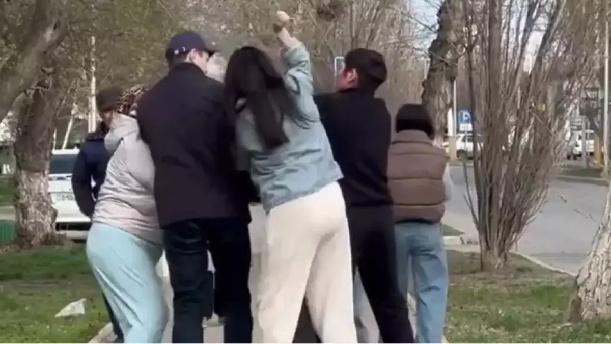 "Жеңіл жүрістілерден ауру бала туады". Тосын мәлімдеме жасаған блогер Қостанайда төбелесіп қалды